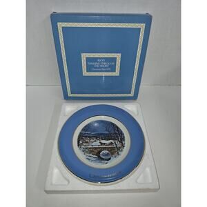 Avon Vintage Christmas Holiday Plate 1979 Dashing Through the Snow Wedgwood